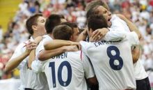 Inglaterra celebra haber quedado primera en el Grupo B.DR