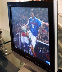 En el estadio o por televisión, los aficionados al fútbol comprobaron que Zidane, a sus 34 años, sigue siendo el mejor.Foto: AFP