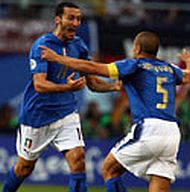 Los jugadores italianos celebran uno de los goles de la victoria.© Federación Italiana de Fútbol