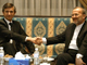 El ministro francés de Relaciones exteriores, Philippe Douste-Blazy, con su colega iraní Manuchehr Mottaki.Foto: AFP