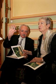El pintor panameño Guillermo Trujillo con su esposa en la Casa de América Latina de París.Foto: SOKTHA