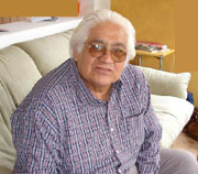 El escritor peruano Oswaldo Reynoso