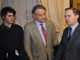 París: el presidente colombiano Alvaro Uribe en París junto a Lorenzo, hijo de Ingrid Betancourt, y el ex marido de la rehén, Fabrice Delloye. Foto: Reuters