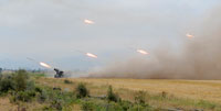 Las tropas georgianas lazan misiles hacia Osetia del Sur, el 8 de agosto de 2008.Foto: Reuters