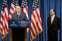 El secretario del Tesoro de Estados Unidos presenta al director de la nueva Agencia Federal de Financiamiento Inmobiliario.Foto: Reuters