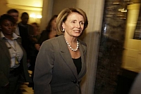 La líder demócrata del Congreso Nancy Pelosi después de reunirse con el ministro de Finanzas Henry Paulson.Foto: Reuters
