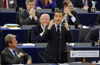 El Presidente francés, Nicolas Sarkozy, junto al Ministro francés de Asuntos Exteriores, Bernard Kouchner, en el Parlamento EuropeoFoto : Reuters