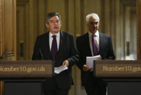 El primer ministro Gordon Brown y el ministro de Finanzas Alistair Darling.(Foto: Reuters)