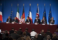 Nicolas Sarkozy y los seis invitados a la Cumbre de París sobre la crisis financiera.Foto: Reuters