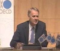 Klaus Schmidt-Hebbel presentando las perspectivas económicas de la OCDE©OCDE