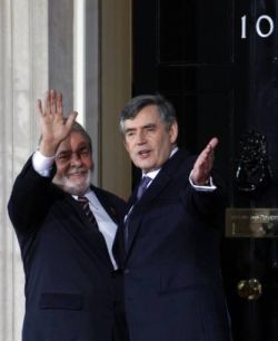 El presidente de Brasil, Luiz Inácio Lula Da Silva, uno de los tres representantes latinoamericanos en el G20, es recibido por el primer ministro británico Gordon Brown en 10, Downing Street©Reuters
