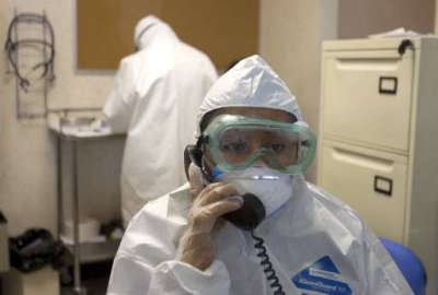 El personal médico del hopital naval de Ciudad de México usa trajes especiales para protegerse del virus de la gripe A N1H1.Foto: Reuters