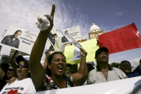 Simpatizantes de Manuel Rosales durante una marcha de apoyo al dirigente opositor, el 20 de abril en Maracaibo.Foto: Reuters