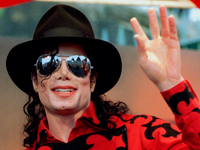 Michael Jackson saluda a la multitud, el 17 de noviembre de 1996 en Sydney.

Foto: Megan Lewis /Reuters