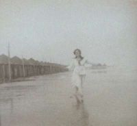Isadora Duncan en una playa de Venecia, circa 1905©Colonia, Archivos de la Danza