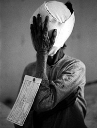 یکی از عکس های فیلیپ جونزگریفیث از اثرات جنگ.