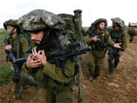 سربازان اسرائیلی از غزه خارج شدند.(عکس: رویترز)