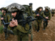 تعدادی از سربازان اسرائیلی در حال بازگشت به مرزهای اسرائیل.(عکس: رویترز)