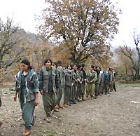 گروهی از زنان کرد عضو پ.ک.ک.( عکس: پولینا زیدی، RFI)