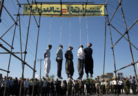 Pendaison publique de cinq personnes dans la ville iranienne de Mashhad.(Photo : AFP)