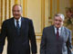Jean-Pierre Raffarin reconduit à Matignon par le président Chirac. 

		Photo AFP