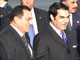 Le président égyptien Hosni Moubarak a proposé d’accueillir «au plus vite» la rencontre des chefs d’Etat arabes au Caire (Hosni Moubarak avec Zine El-Abidine Ben Ali à droite sur la photo). 

		(Photo AFP)