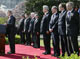 Le président Bush accueille les sept nouveaux membres du traité de l'Atlantique. 

		Photo AFP