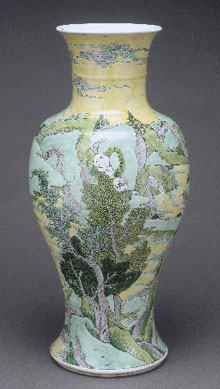 Grand Vase à décor de montagnes
Dynastie des Qing, 
règne Kangxi (1662-1722)
Musée national des Arts asiatiques-Guimet, Paris 

		(Source: Réunion des musées nationaux)