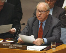 Hans Blix présente son rapport devant le Conseil de sécurité début 2003. 

		(Photo AFP)