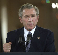 George W. Bush est apparu plus déterminé que jamais à poursuivre son engagement en Irak jusqu'à la date de transfert du pouvoir aux Irakiens le 30 juin prochain. 

		Photo : AFP