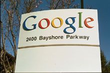 Enseigne Google devant le siège social en Californie. 

		(Photo: Google)