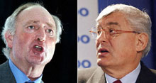 Igor Landau (à gauche) patron d' Aventis et Jean-François Dehecq, celui de Sanofi ont trouvé un accord commun, encouragés par le ministre de l'économie Nicolas Sarkozy. 

		(Photo : AFP)