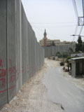 Le mur de séparation entre Israël et les Territoires palestiniens. 

		(Photo : Manu Pochez/RFI)