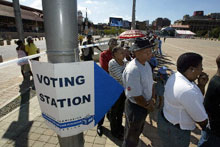 Les Sud-Africains sont attendus aux urnes pour les troisièmes élections démocratiques depuis 10 ans. 

		(Photo AFP)