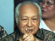 Le dépouillement des bulletins n’est pas encore terminé, mais la victoire du parti de l’ancien dictateur Suharto fait la Une de la presse indonésienne. 

		(Photo AFP)