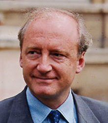 Hubert Védrine, secrétaire général de la présidence de la République à l'époque du génocide 

		Photo diplomatie.gouv