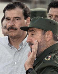 Le président mexicain Vincent Fox (G) et son homologue cubain Fidel Castro 

		(Photo : AFP)