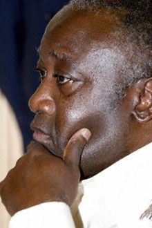 A la sortie de l'office religieux  Laurent Gbagbo déclare : «Soyons et forts et courageux». 

		(Photo : AFP)