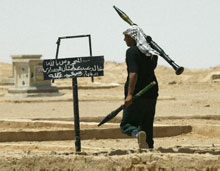 Un milicien de Moqtada al-Sadr près de la ville de Najaf.
 

		(Photo : AFP)