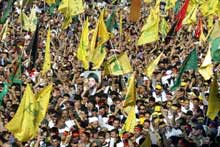 Manifestation du Hezbollah en faveur de l'opposition chiite d'irak (le 21/05/04). Le parti religieux s'affirme comme la principale force politique du pays. 

		AFP