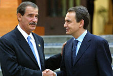 Le Président mexicain, Vicente Fox, et le Premier ministre espagnol, José Luiz Rodriguez Zapatero prônent la même cohésion sociale. 

		(Photo : AFP)