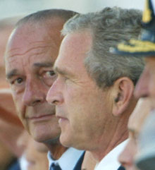 Le président Jacques Chirac et son homologue américain ont assisté ensemble à Arromanches aux cérémonies du soixantième anniversaire du débarquement. 

		( Photo : AFP )