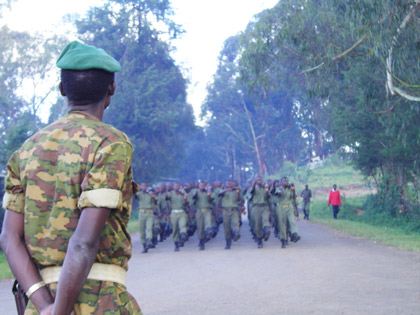 Entrainement de la première unité mixte FAB-FDD à Bururi dans le Sud de Burundi 

		(Photo : Carine Frenk/RFI)