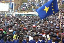 Bukavu, le 11 juin 2004. La ville est reprise par les autorités légales du pays. 

		(Photo: AFP)