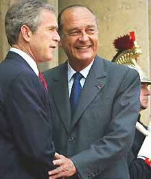 Le président Bush vient en France pour la commémoration du débarquement du 6 juin 1944 en Normandie. 

		(Photo AFP)