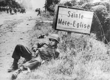 Sainte-Mère-Eglise, première commune libérée. 

		(National Archives/Fonds Paris-Match)