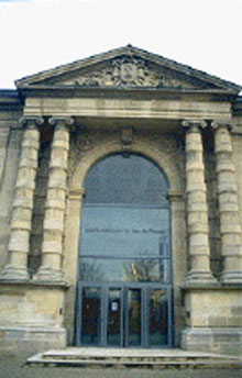 La façade du musée du Jeu de Paume situé dans le jardin des Tuileries 

		(Photo : Ministère de la Culture)