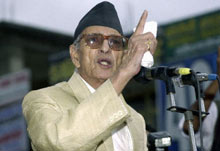 Le président du Congrès népalais, Girija Prasad Koirala, se dit favorable à une assemblée constituante et à la tenue d’un référendum. 

		(Phot : AFP)