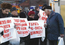 Manifestants à Moscou contre la guerre en Tchétchénie et pour le retour des soldats. 

		(Photo : AFP)