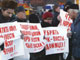 Manifestants à Moscou contre la guerre en Tchétchénie. 

		(Photo : AFP)